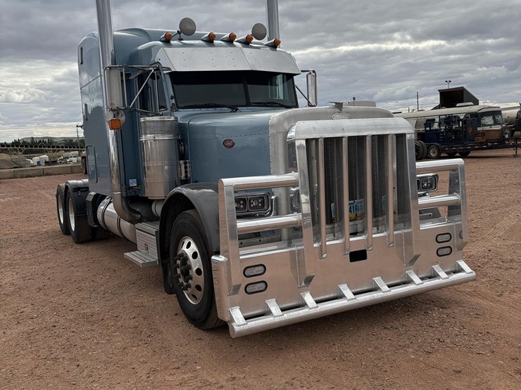 2004-peterbilt-379-image-47