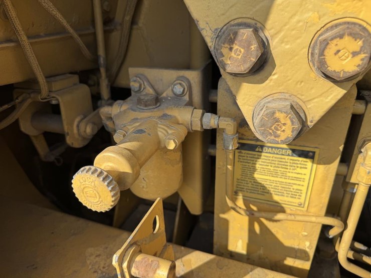 caterpillar-953-image-50