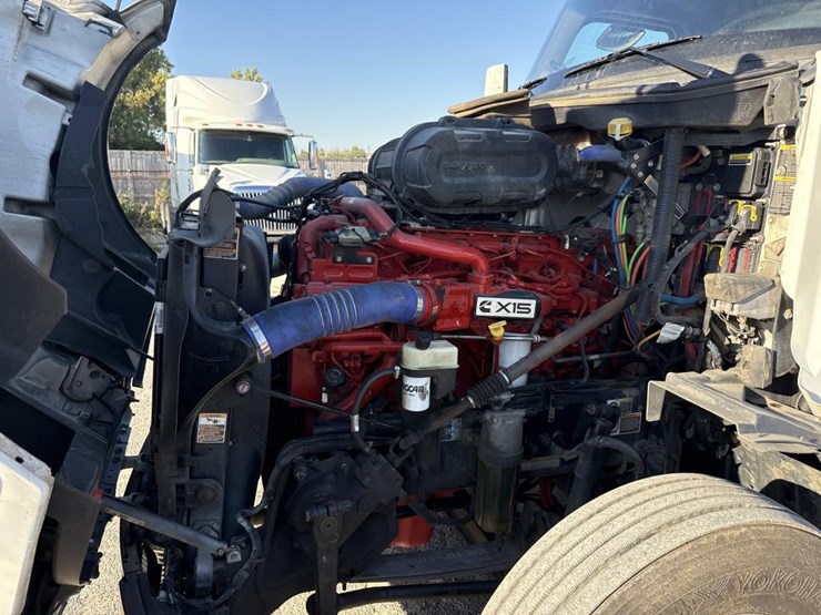 2022-peterbilt-579-image-12