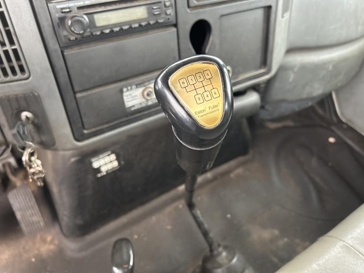 2002-international-durastar-4300-image-80
