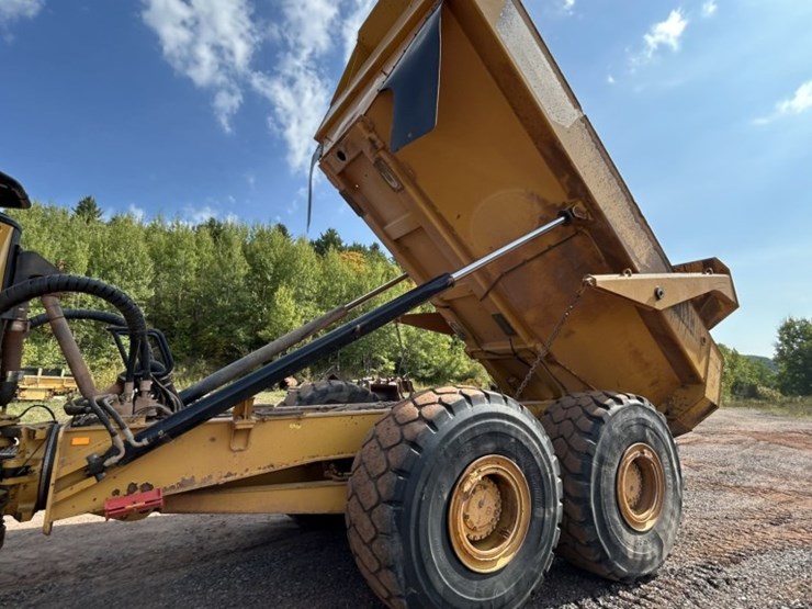 caterpillar-745-image-92