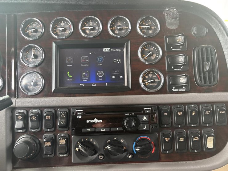 peterbilt-389-image-35