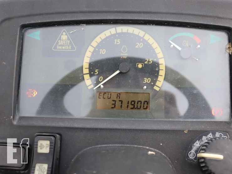 john-deere-3032e-image-15