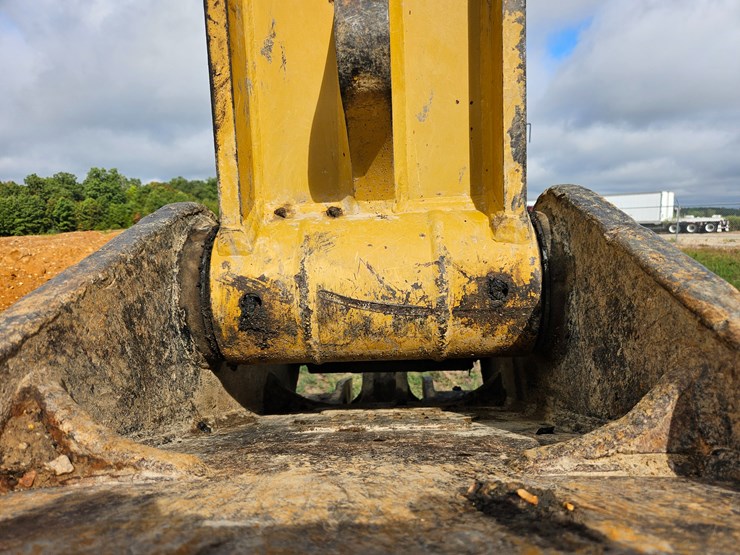 2017-caterpillar-336f-image-98