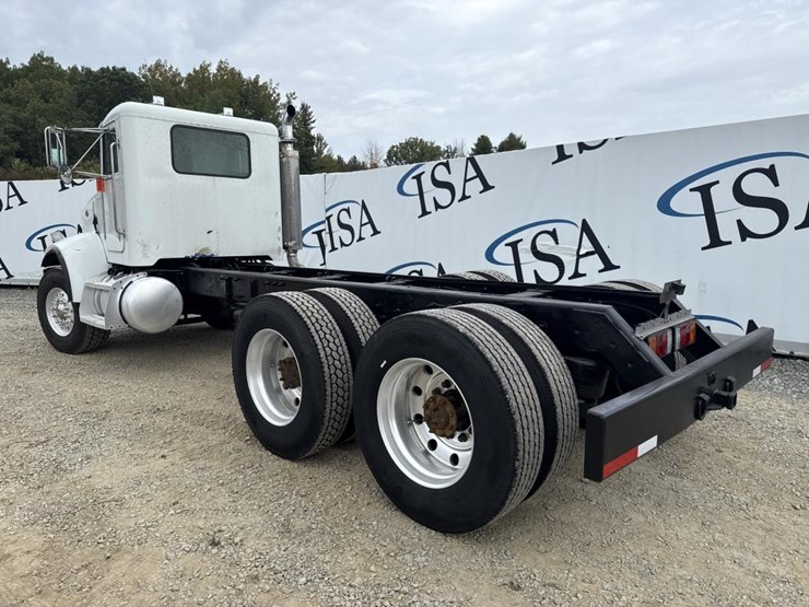 2004-peterbilt-330-image-3