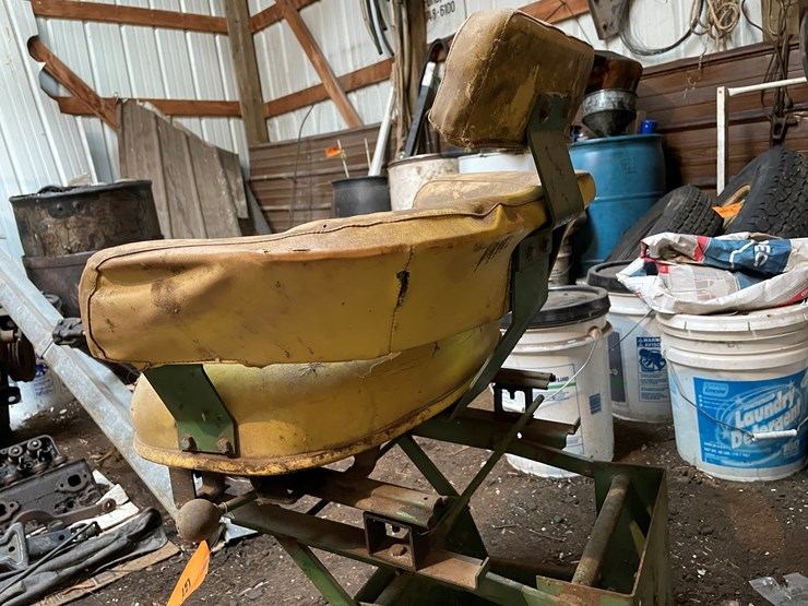 #7195-•-john-deere-tractor-seat-image-10