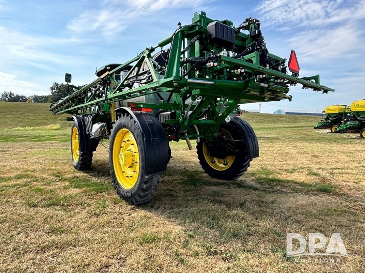 2019-john-deere-r4045-image-16