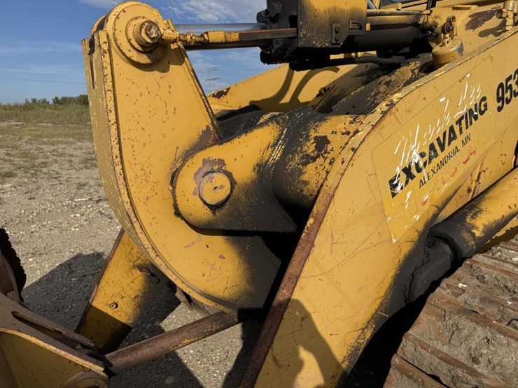 caterpillar-953-image-11