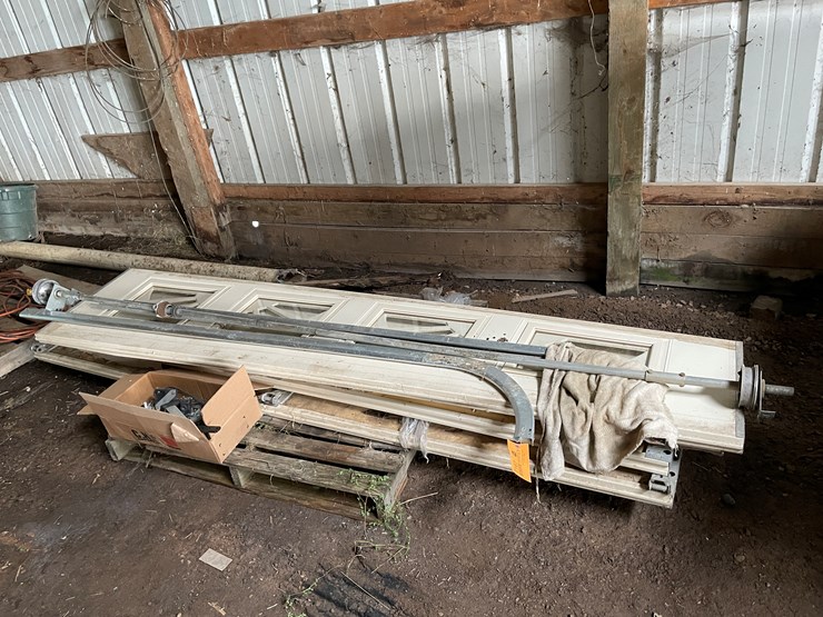 #7167-•-garage-door-with-rails-image-1