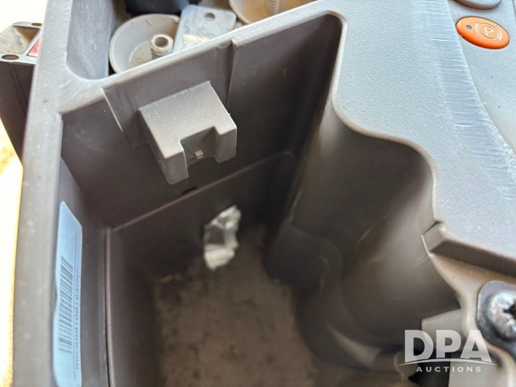2014-john-deere-r4038-image-146