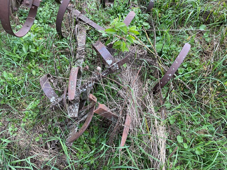 #7135-•-metal-cultivator-pieces-image-4