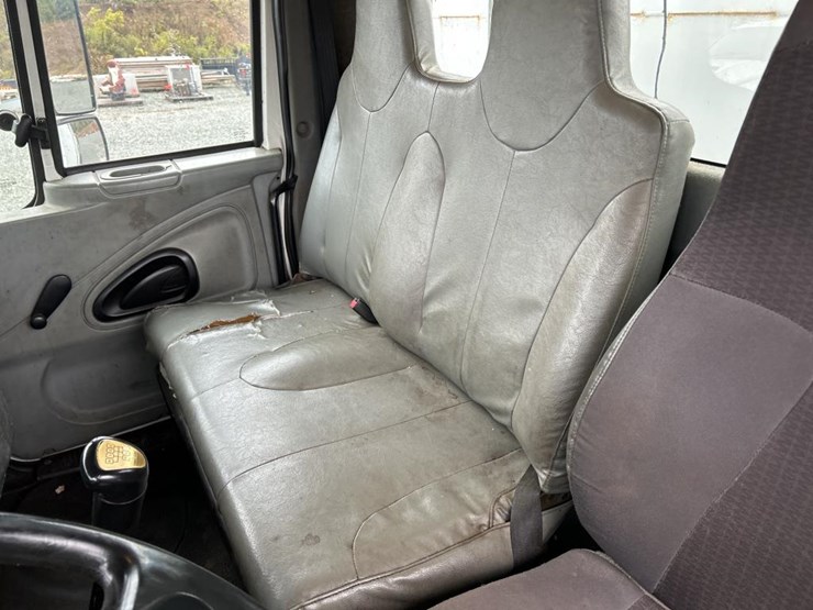 2002-international-durastar-4300-image-78