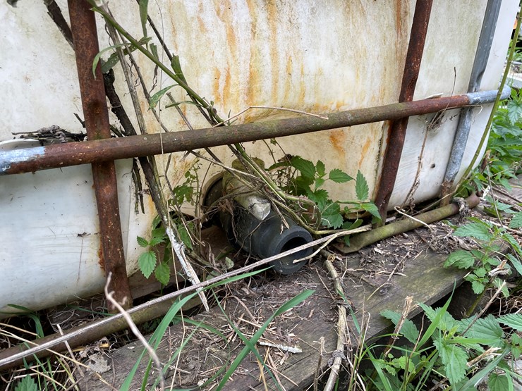 #7125-•-poly-tote-in-metal-cage-image-7