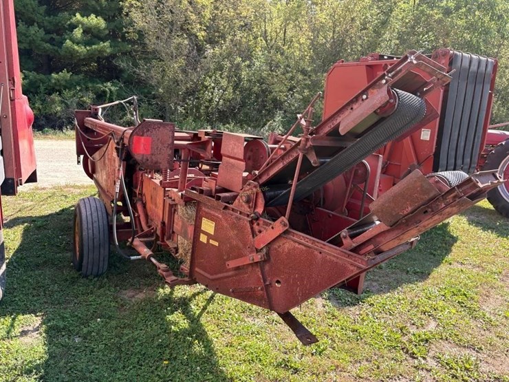 new-holland-310-image-5