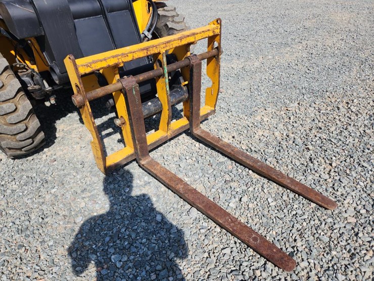 jcb-520-50-image-11