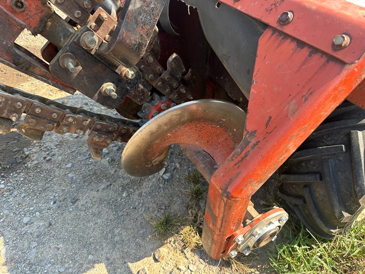 2004-ditch-witch-3700-image-10