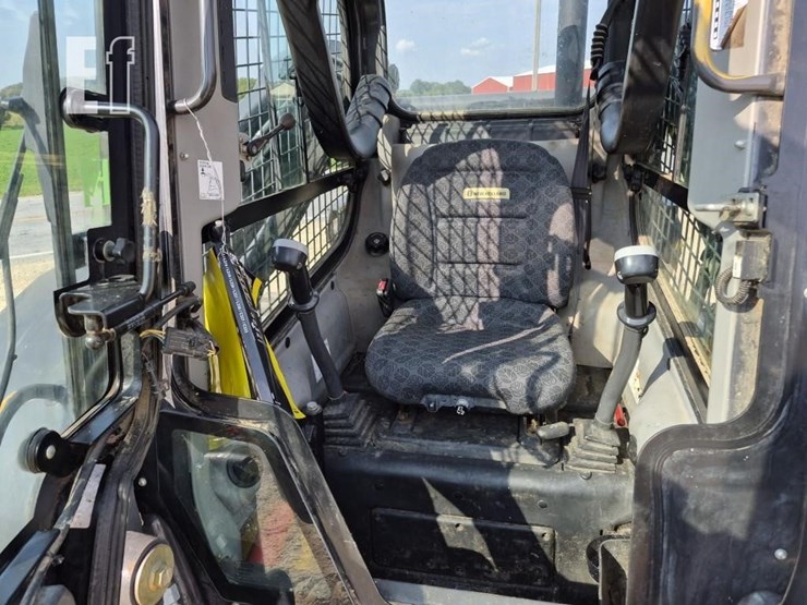 new-holland-c232-image-13
