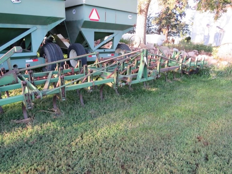 john-deere-100-image-1