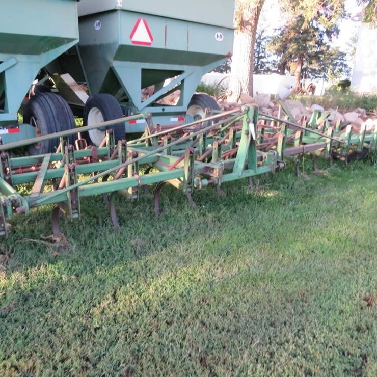 JOHN DEERE 100