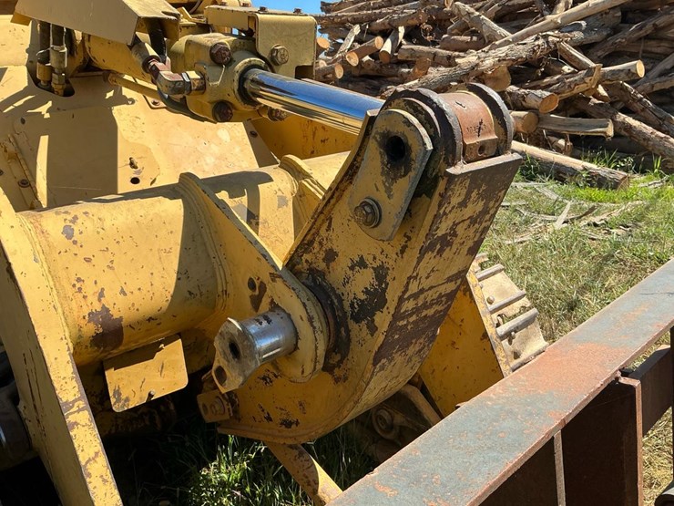 caterpillar-943-image-16