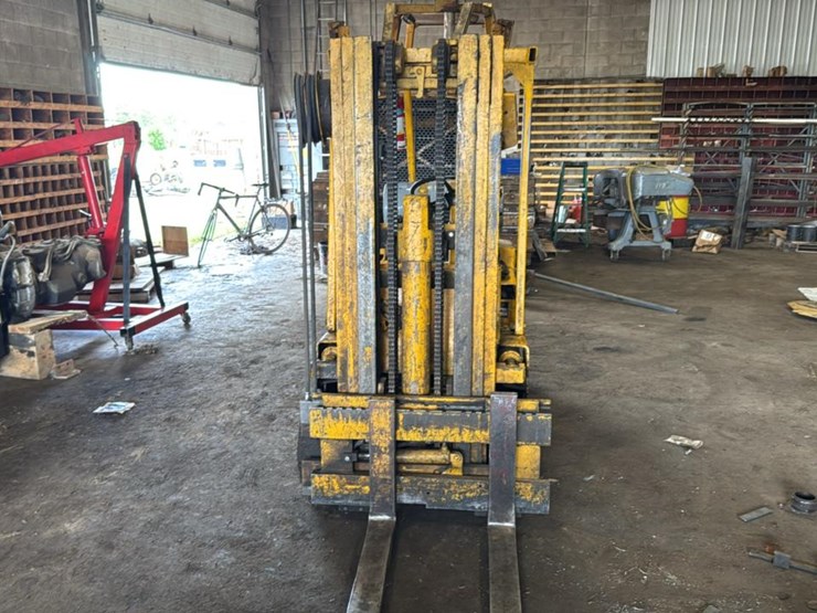caterpillar-th82-image-8