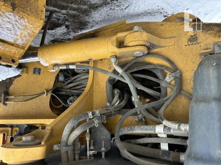 2018-deere-872gp-image-41