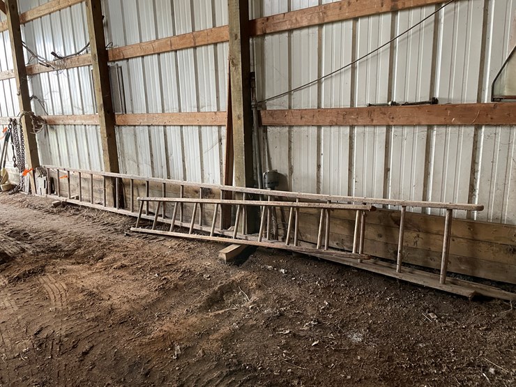#7146-•-2-wooden-ladders-image-2