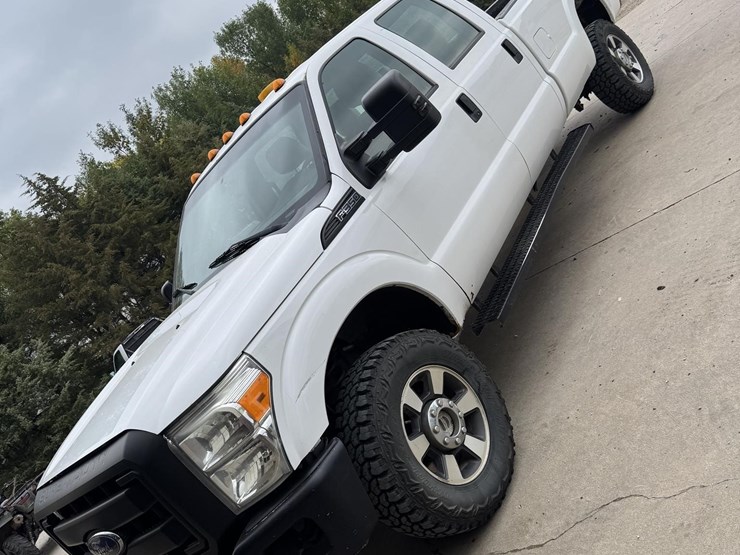 2016-ford-f350-xl-image-1