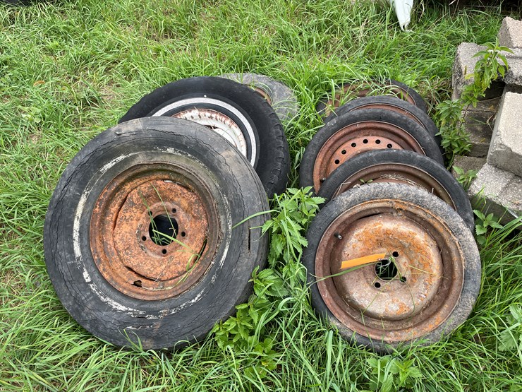 #7128-•-lot-of-used-rubber-wheels-on-metal-rims-image-2