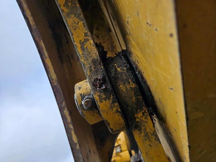 2017-caterpillar-336f-image-104