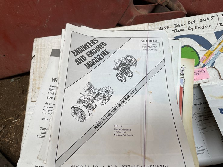 #7182-•-(2)-boxes-of-vintage-magazines-image-5