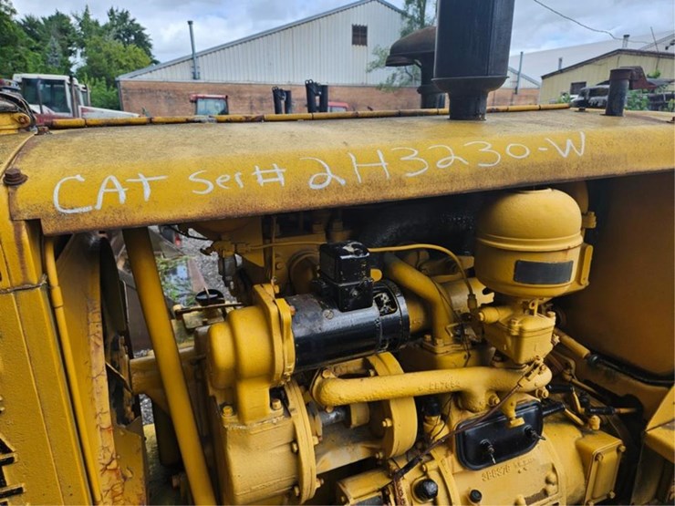 2013-caterpillar-d6-image-33