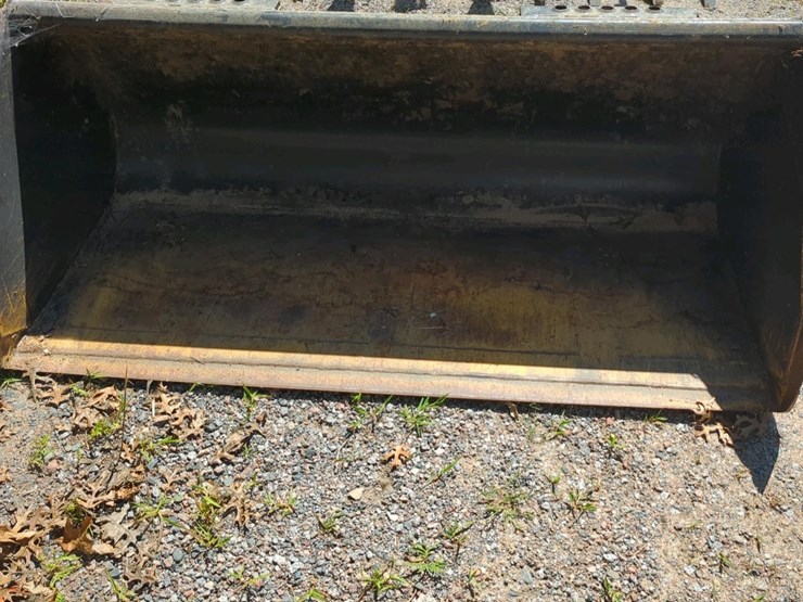 5'-bucket-skid-steer-attachment-image-3