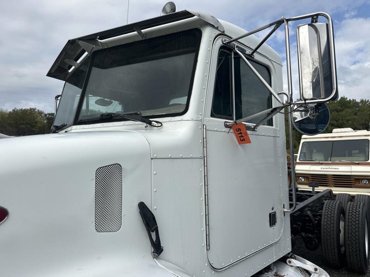 2004-peterbilt-330-image-12