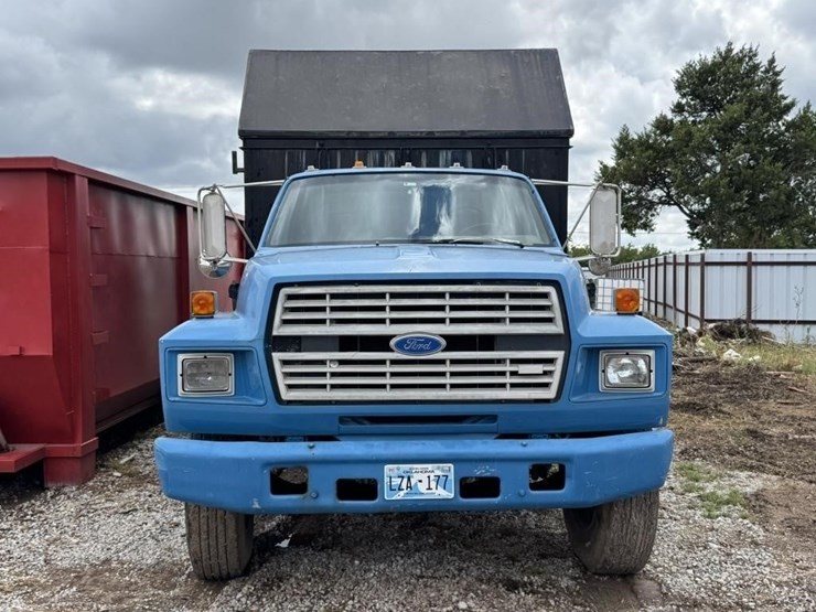 1993-ford-f70-image-3