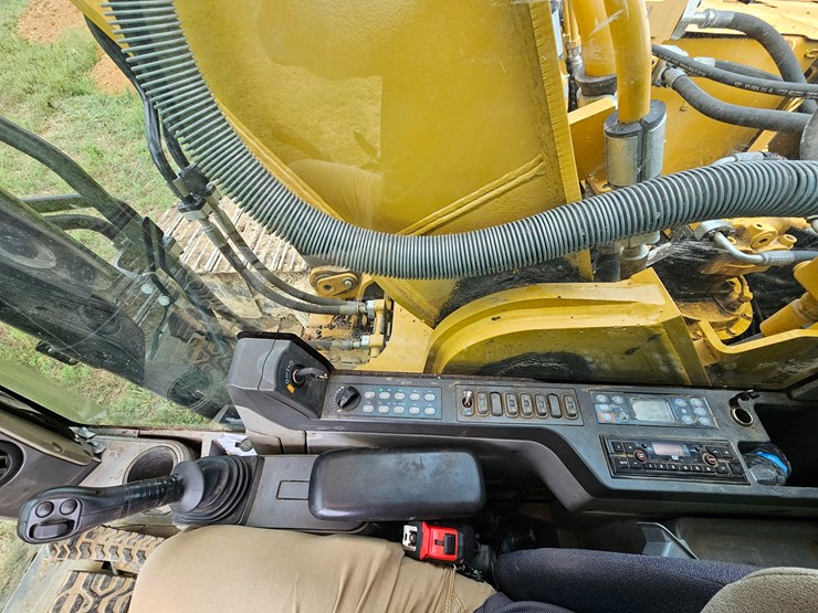 2017-caterpillar-336f-image-56