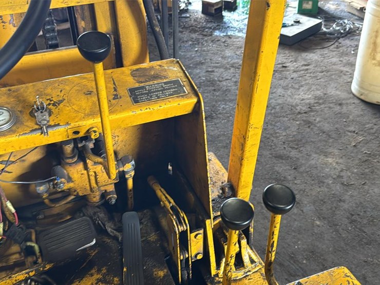 caterpillar-th82-image-20