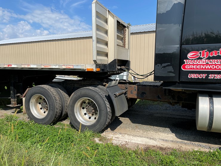 #7104-•-2006-volvo-semi-tractor-with-sleeper-cab-semi-(has-wi-title)-image-5