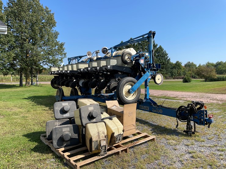 kinze-2300-image-2