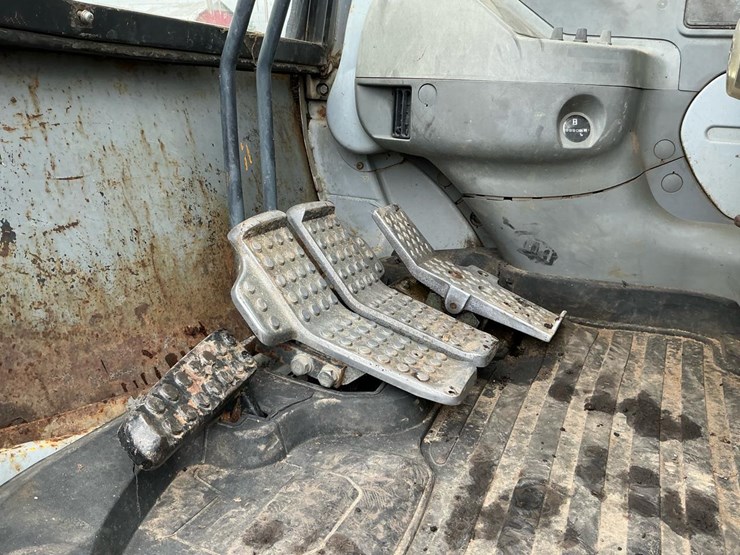 deere-200-lc-image-52