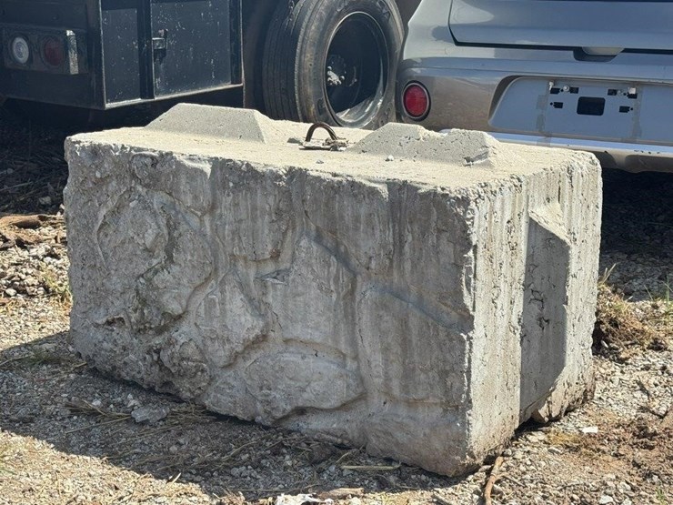stackable-concrete-barrier-block-image-2