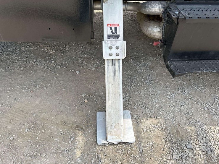 2017-ford-f750-image-24