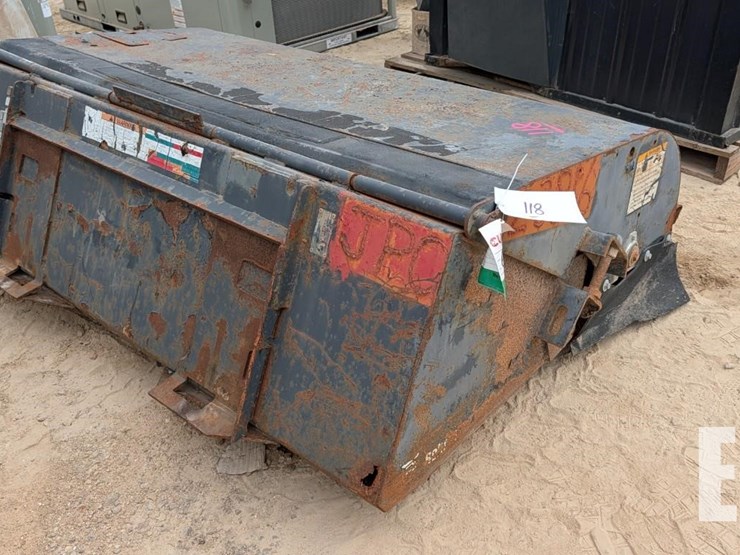bobcat-street-sweeper-image-4