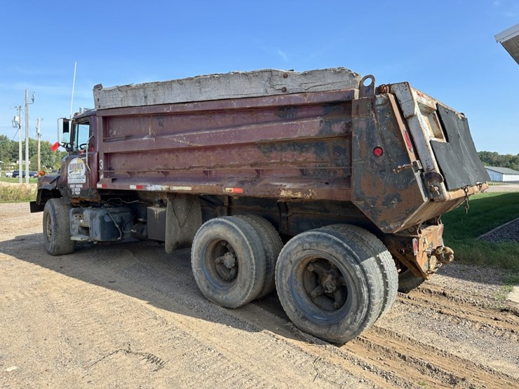 1997-mack-dm690s-image-3