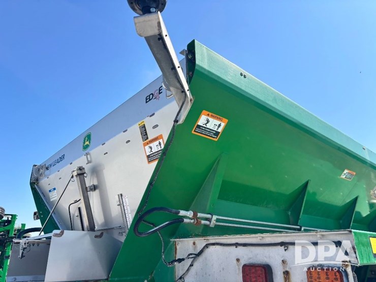 2019-john-deere-f4365-image-68