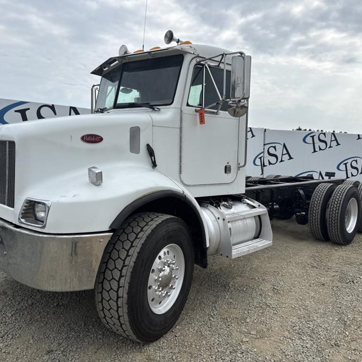 2004 PETERBILT 330