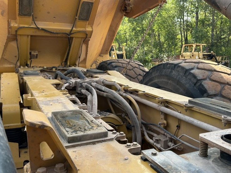 caterpillar-745-image-99