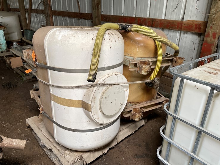#7166-•-(2)-liquid-saddle-tanks-image-2