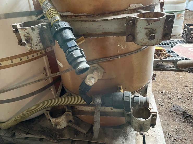 #7166-•-(2)-liquid-saddle-tanks-image-4