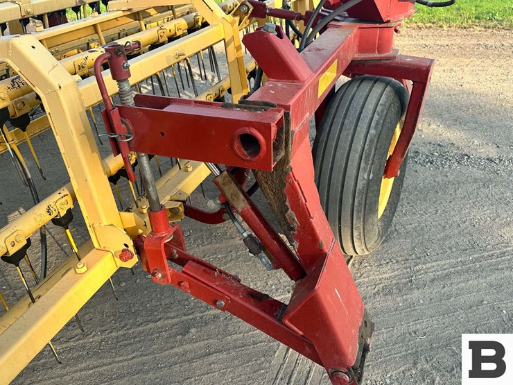 new-holland-216-image-16